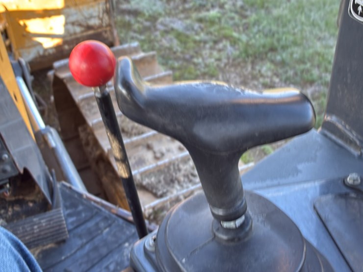 2019-deere-650k-lgp-image-48