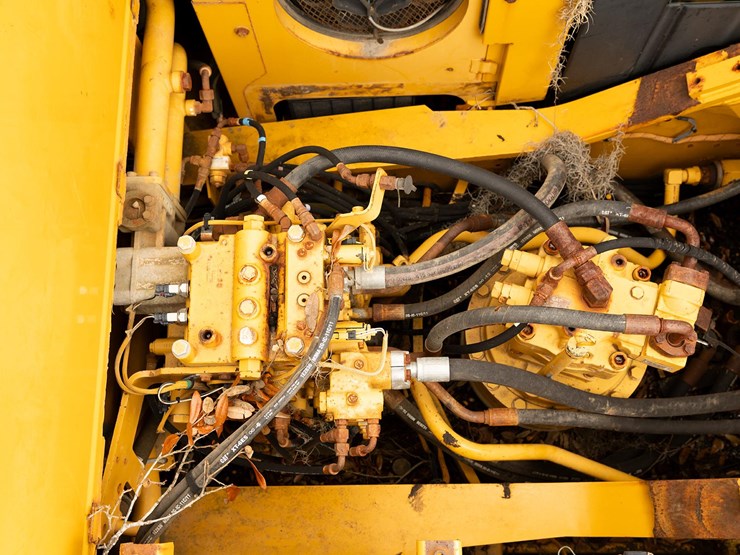 2013-caterpillar-324e-image-37