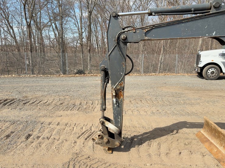 2007-takeuchi-tb135-image-13