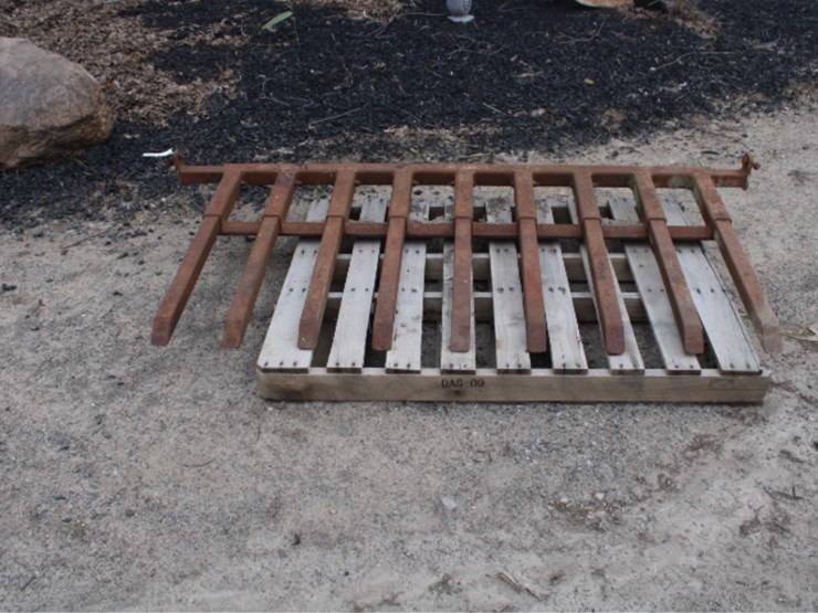 #7718-•-universal-stone-forks-for-bucket-image-2