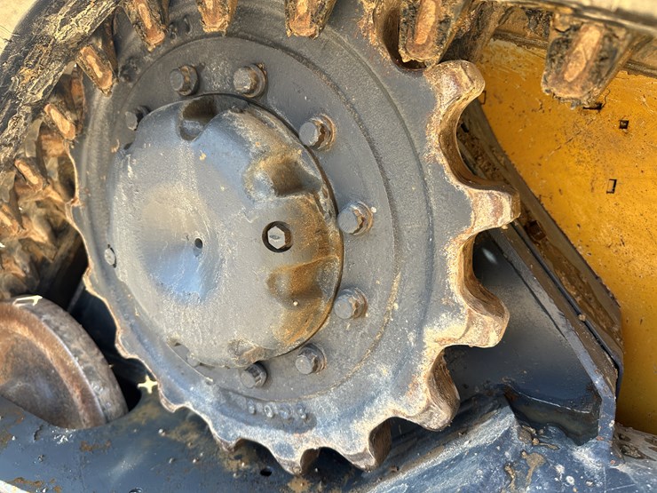 2019-deere-317g-image-46