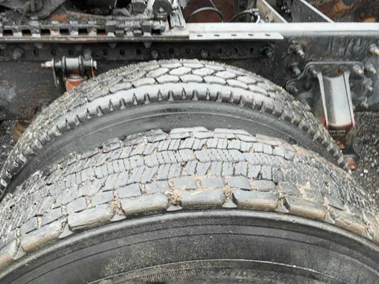 #126-•-2009-volvo-isx-semi-truck-image-76