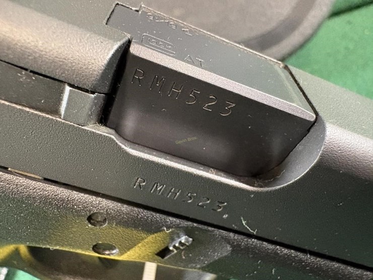 glock-19-9mm-pistol-image-5