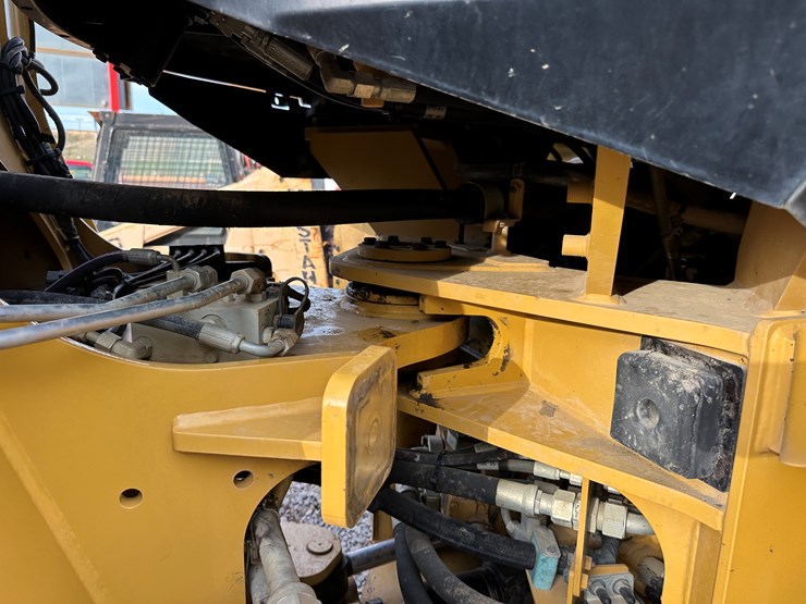 2016-caterpillar-938m-image-29