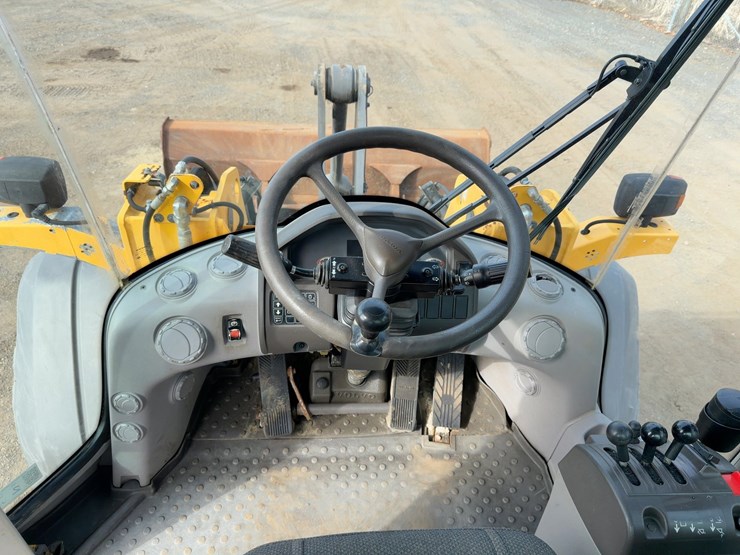 2013-volvo-l70g-image-27