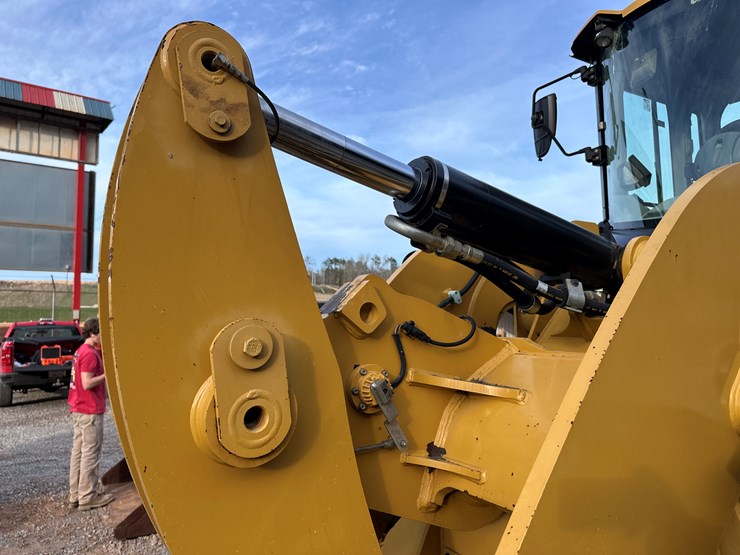 2016-caterpillar-938m-image-13