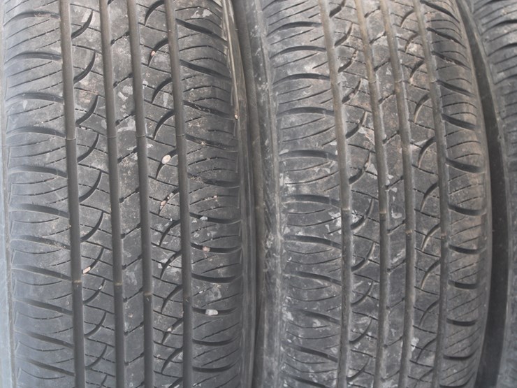 #3059-•-p215/75-r14-tires-on-5-lug-rims-(4-count)-image-3