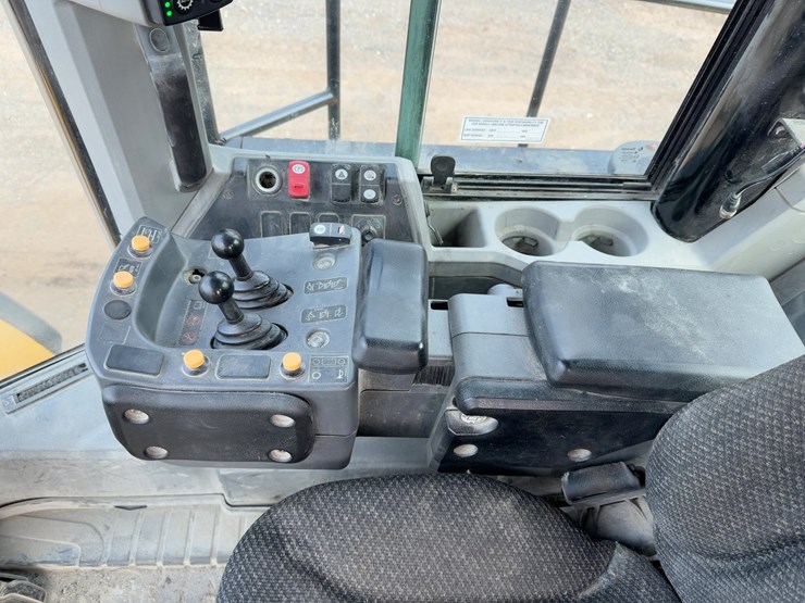 2017-caterpillar-980m-image-23