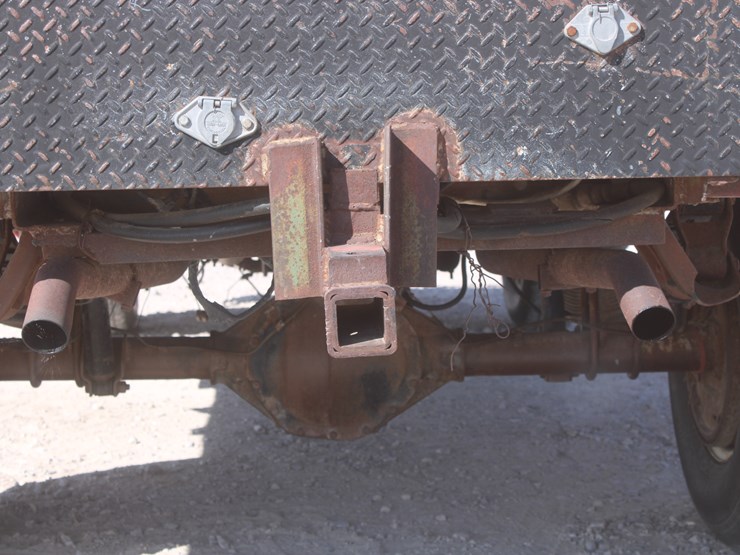 #3022-•-1980-chevy-silverado-3/4-ton-truck-with-flatbed-image-41