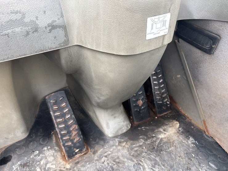 2014-takeuchi-tw40-image-45