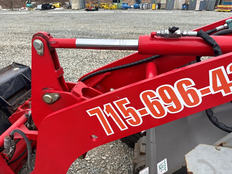 2014-takeuchi-tw40-image-21