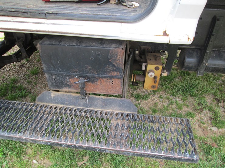 1997-ford-f800-image-32