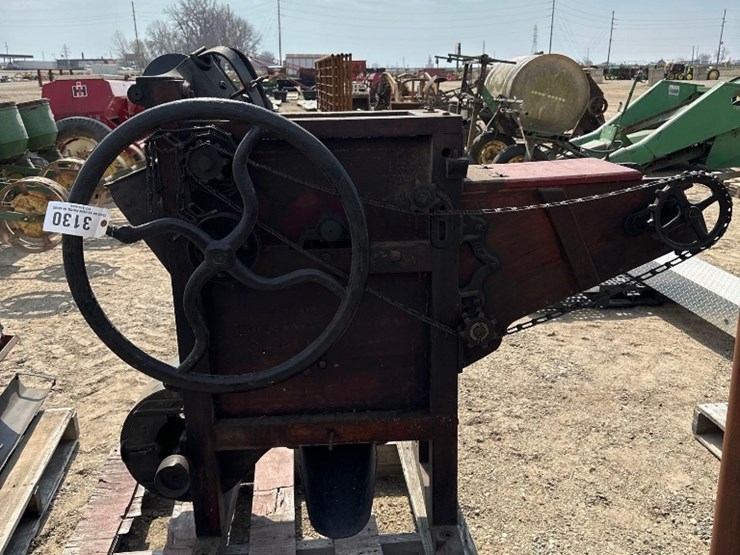 3130---hocking-valley-2-hole-corn-sheller-image-5