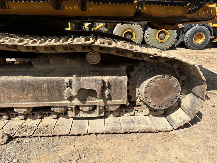 2016-deere-470g-lc-image-49