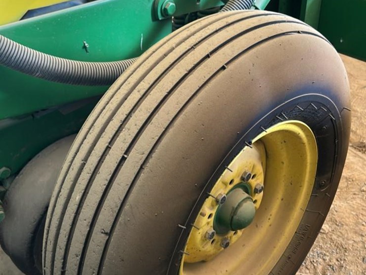 john-deere-1720-image-24