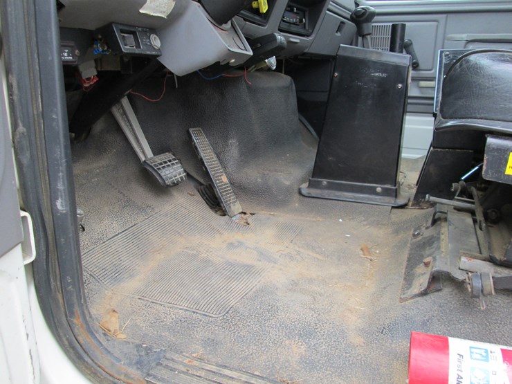 1997-ford-f800-image-34