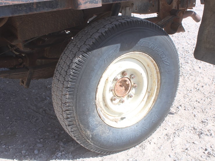 #3022-•-1980-chevy-silverado-3/4-ton-truck-with-flatbed-image-37