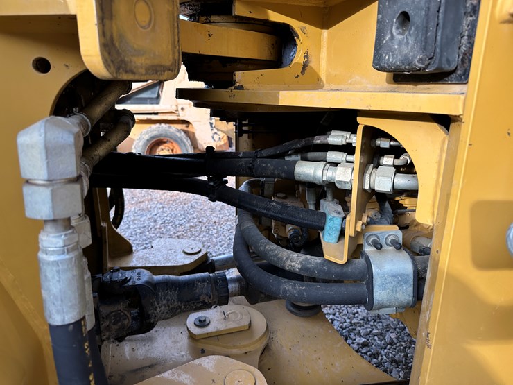 2016-caterpillar-938m-image-30