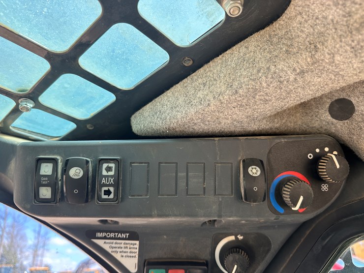 2019-deere-317g-image-36