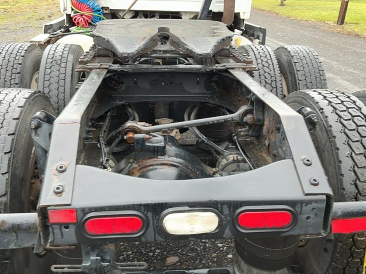 #126-•-2009-volvo-isx-semi-truck-image-64