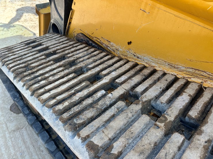 2017-deere-333g-image-44