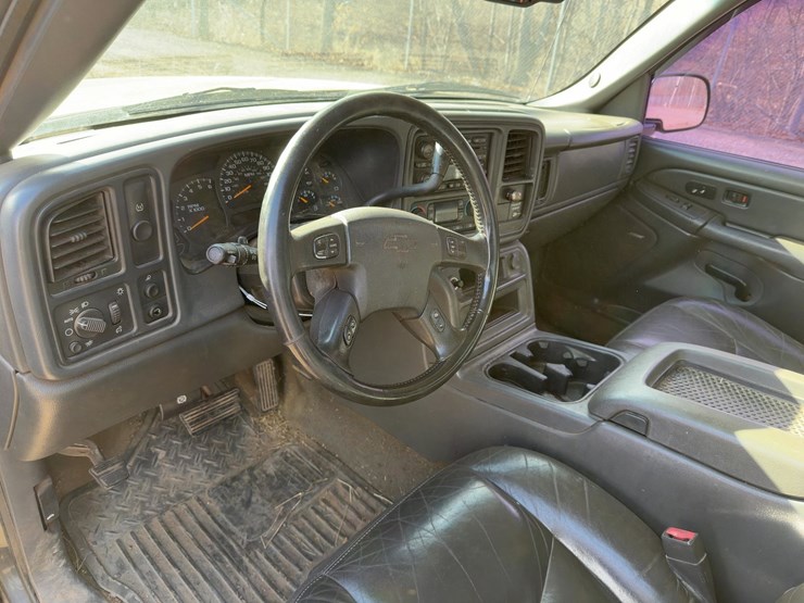 2004-chevrolet-silverado-1500-image-19