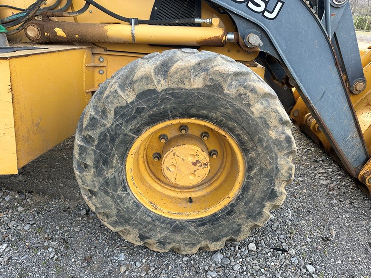 2011-deere-310sj-image-48