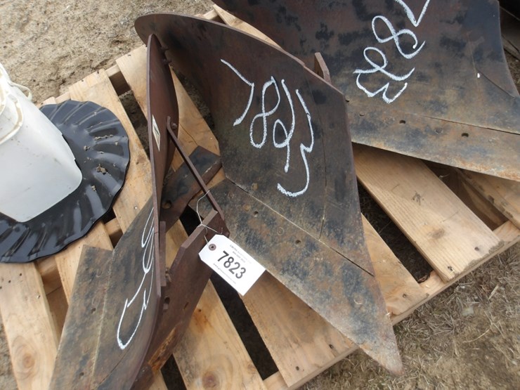#7823-•-(3)-ac-plow-bottoms-image-3