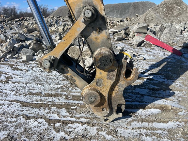 2011-caterpillar-329d-image-10