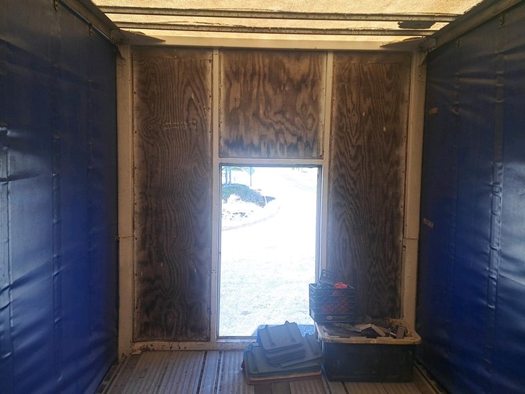 #131-•-2005-reitnourer-curtain-trailer-image-15