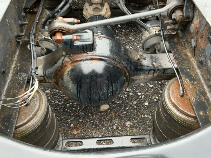 #126-•-2009-volvo-isx-semi-truck-image-51