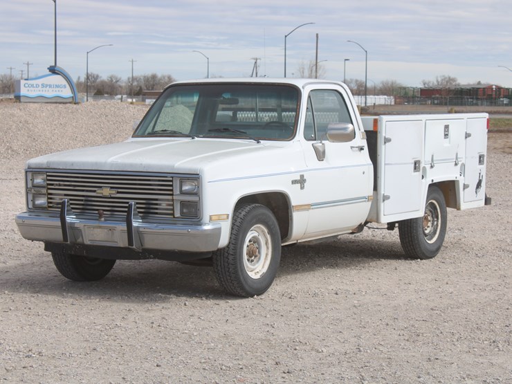 1984-chevrolet-c20-image-1
