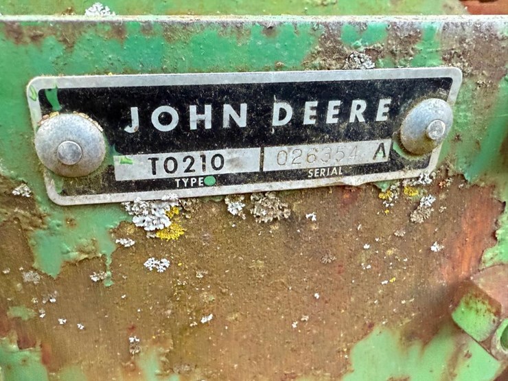 john-deere-210-image-25
