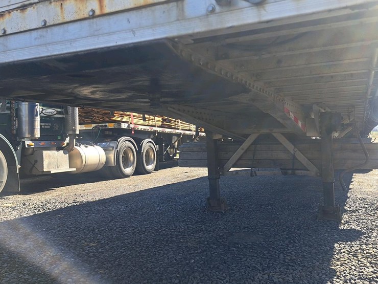 #131-•-2005-reitnourer-curtain-trailer-image-27