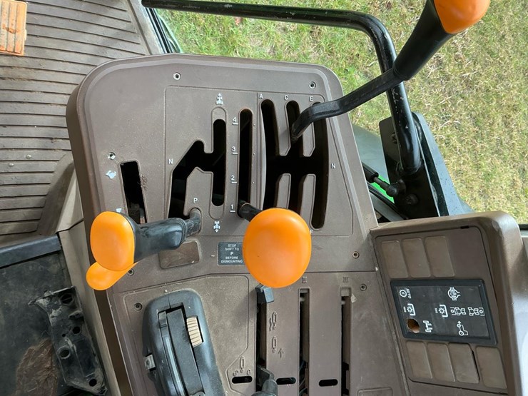 2000-john-deere-6410-image-32