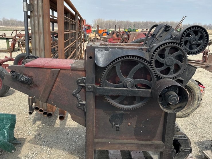 3130---hocking-valley-2-hole-corn-sheller-image-2