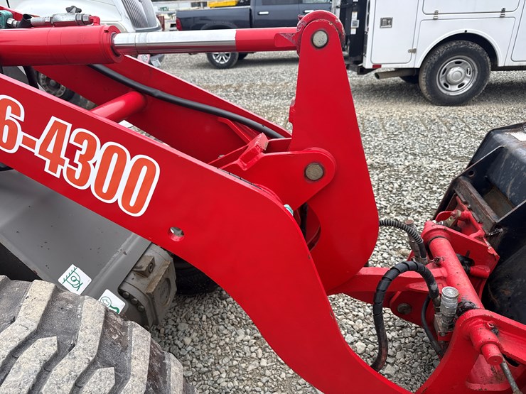 2014-takeuchi-tw40-image-17