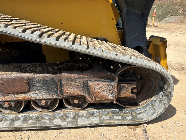 2017-deere-333g-image-34