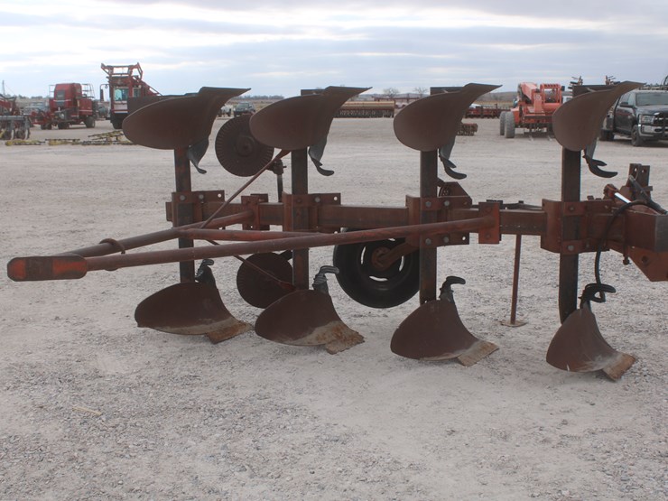 international-140-image-3