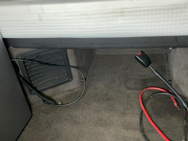 #126-•-2009-volvo-isx-semi-truck-image-33