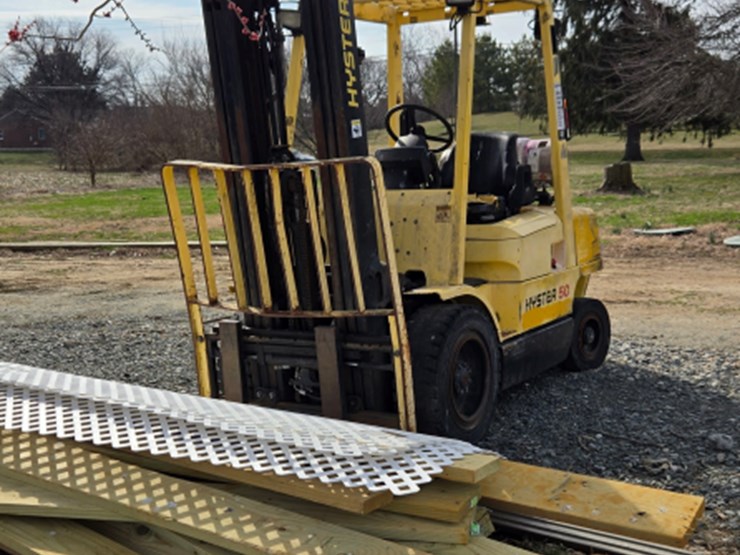 #110a-•-benefit-lot-2000-hyster-cap-forklift-image-1