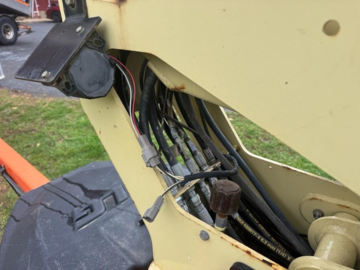 2016-jlg-t500j-image-51