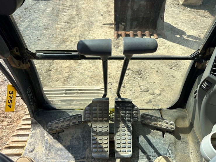 2016-deere-470g-lc-image-38