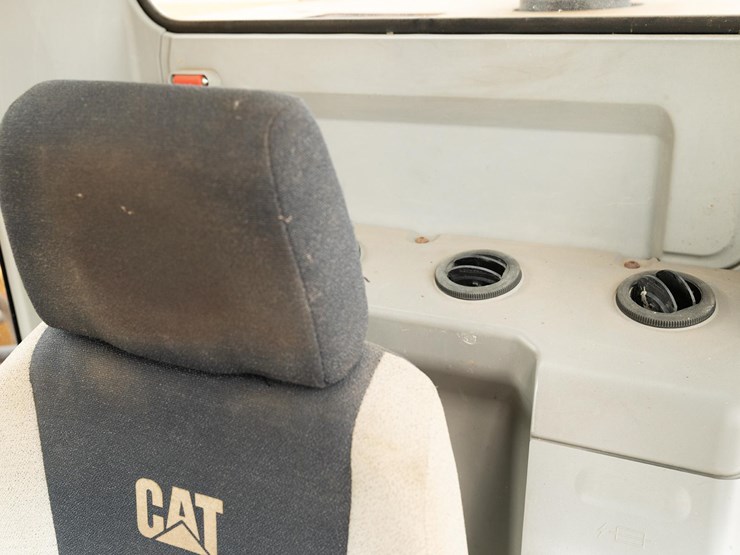 2013-caterpillar-324e-image-19