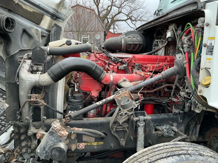 #126-•-2009-volvo-isx-semi-truck-image-10