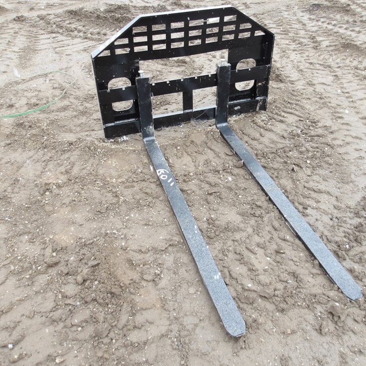 #7809 • 60" Skid steer forks