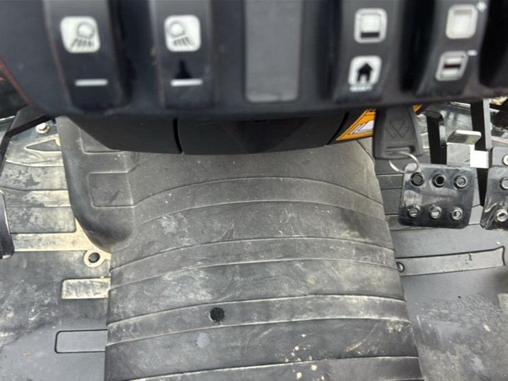 2023-massey-ferguson-4707-image-38