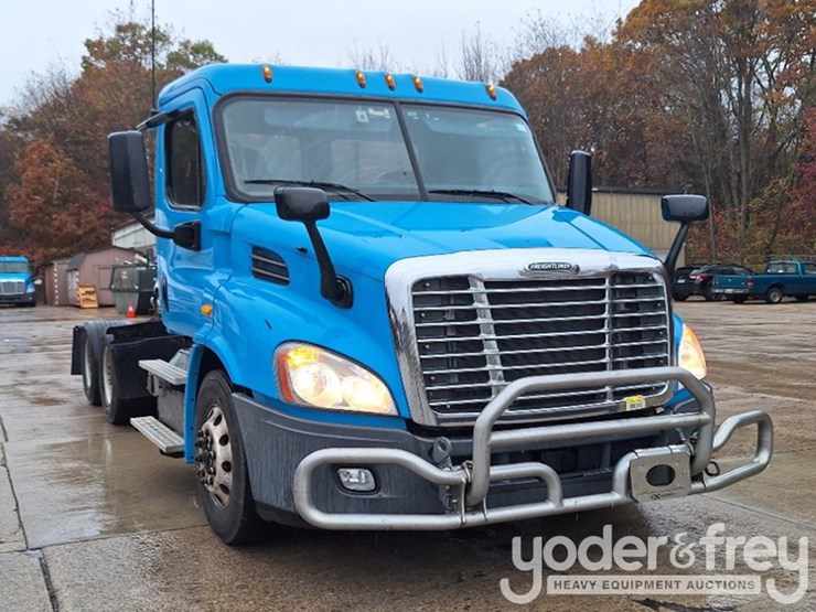 2016-freightliner-cascadia-113-image-5