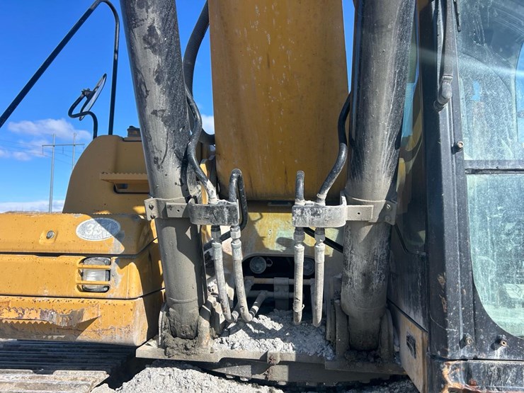 2011-caterpillar-329d-image-17