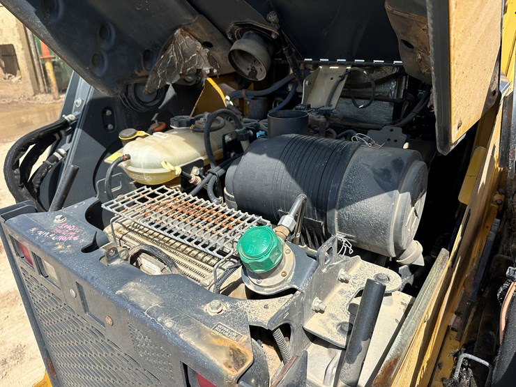 2017-deere-333g-image-24